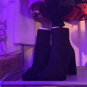 Heeled wedge boots (black)